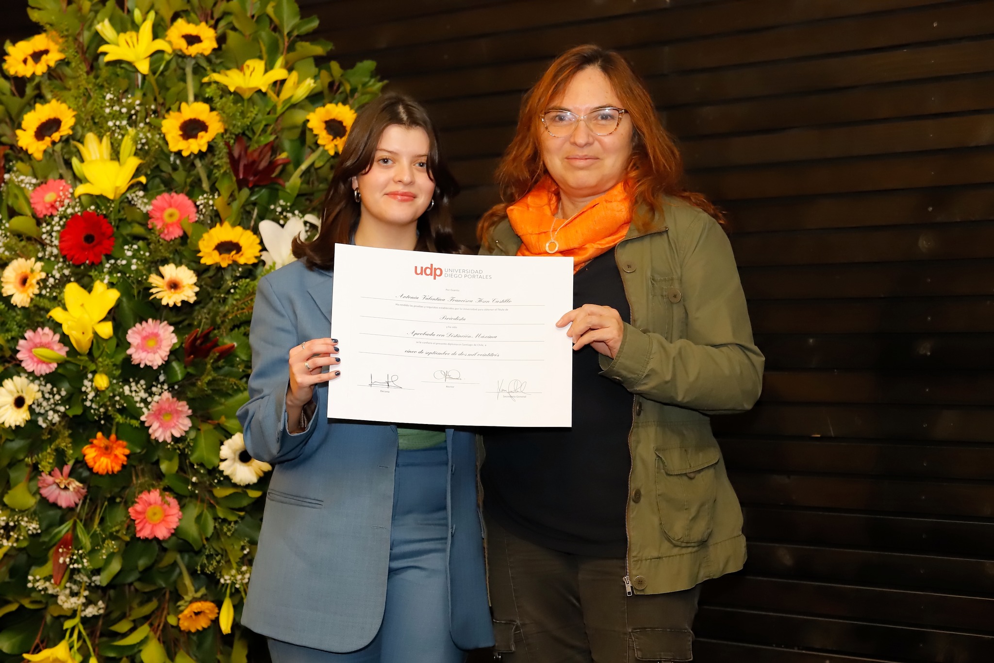 Así fue la ceremonia de titulación 2024 de la Escuela de Periodismo ...